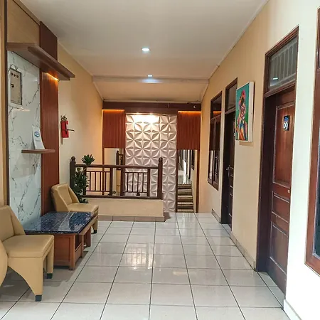 Miraa Guest House & Resto
